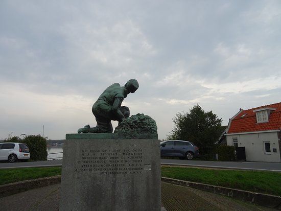 Standbeeld Hans Brinker IJdijk Spaarndam