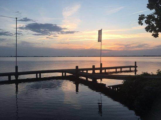 Elly's Beach & Bistro