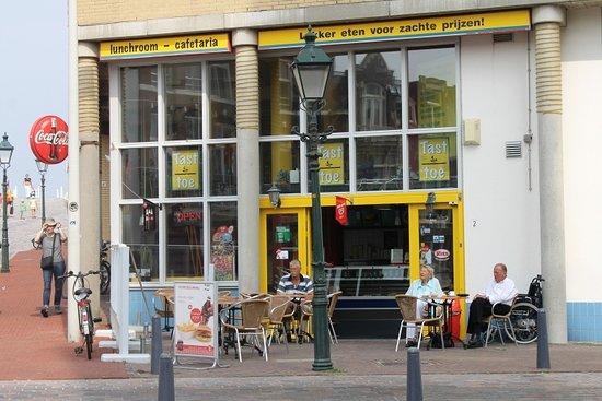 Cafetaria Tast Toe