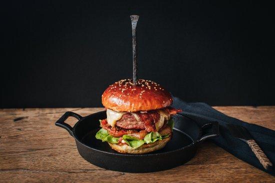 Iveau Burgers & Wijnbar