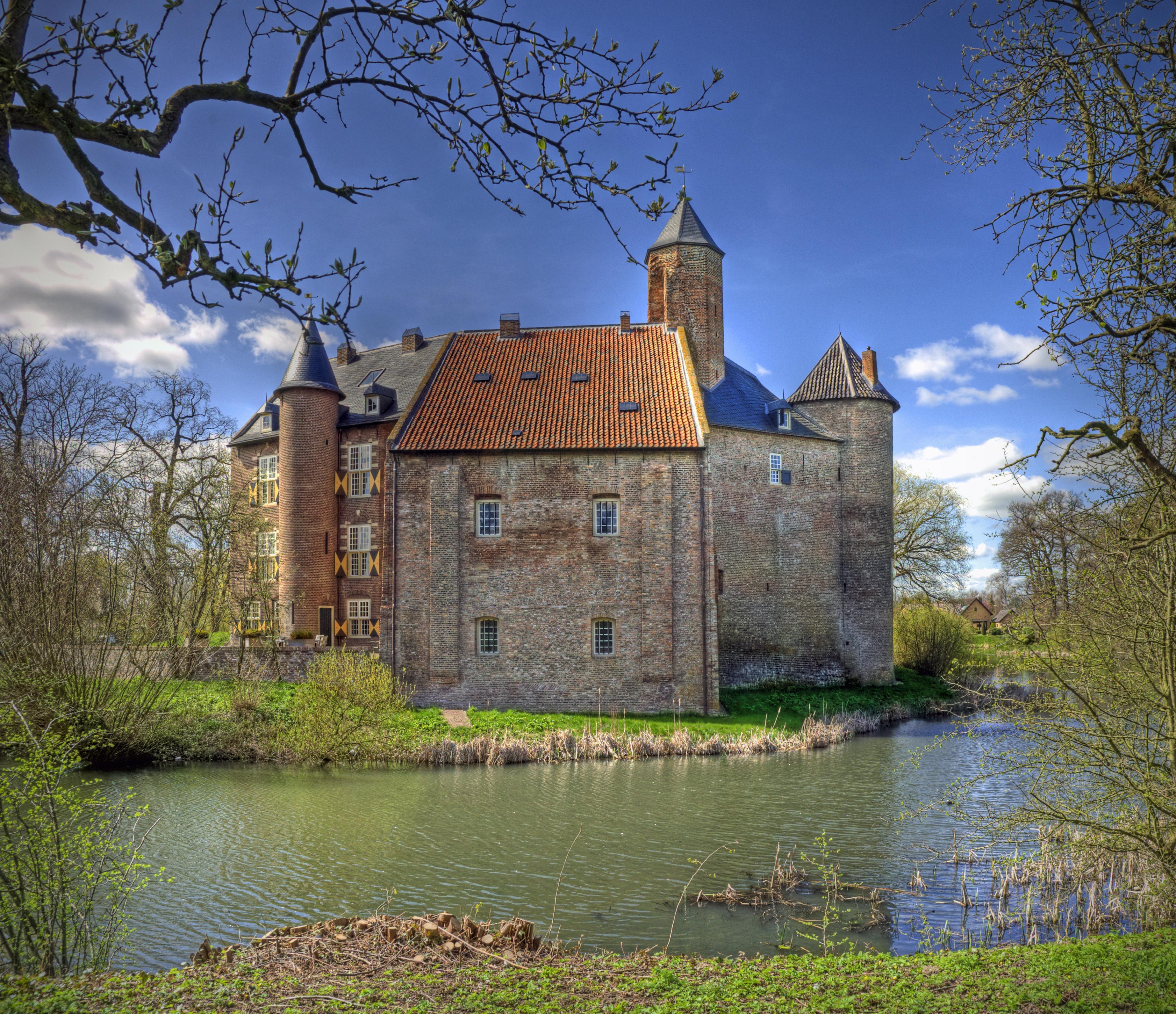 Kasteel Waardenburg