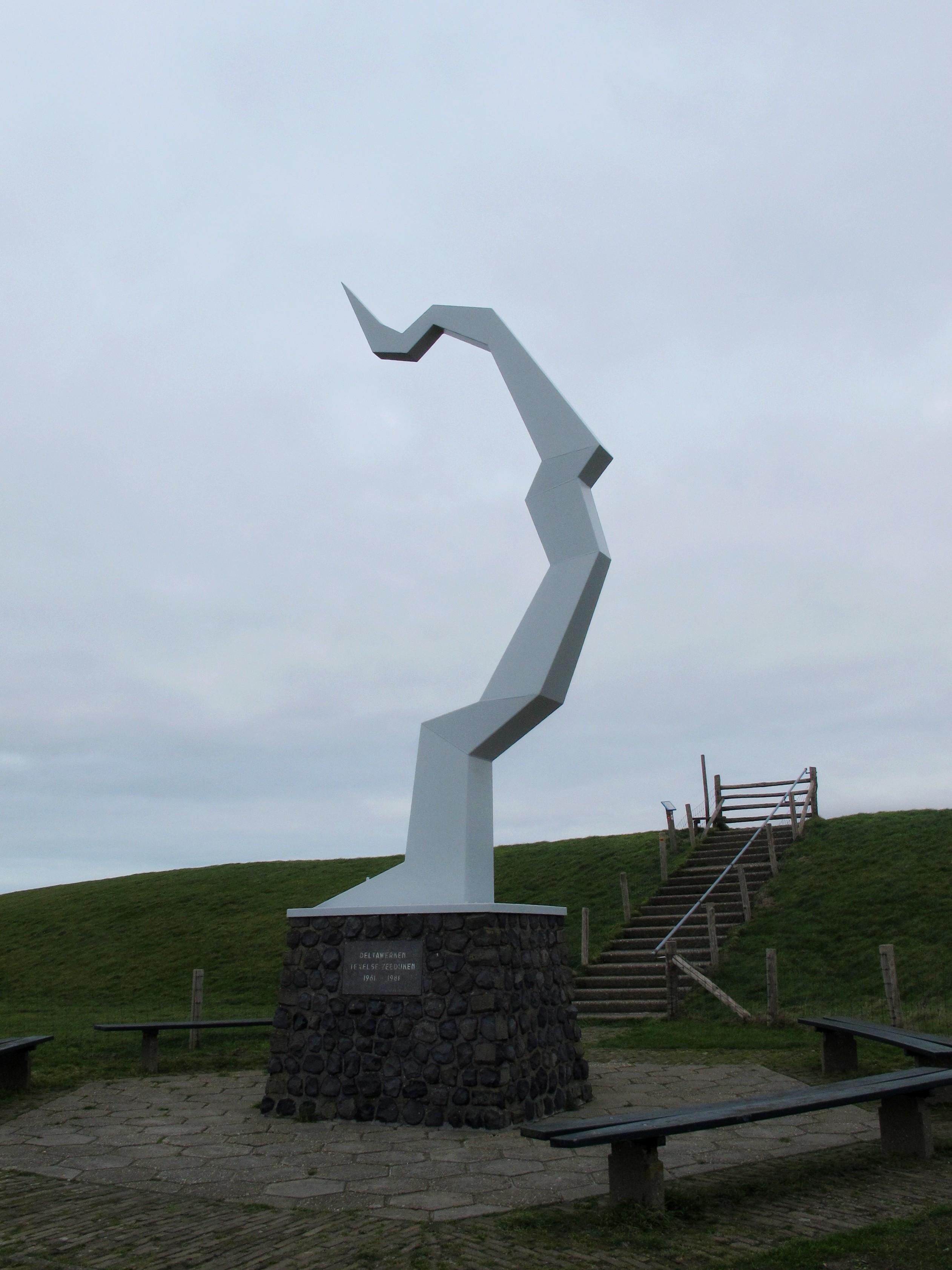 Dijk Monument