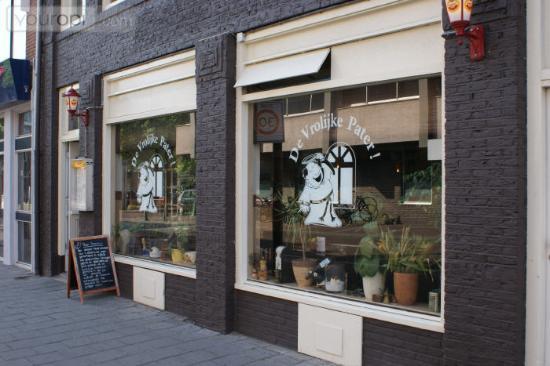 De Vrolijke Pater
