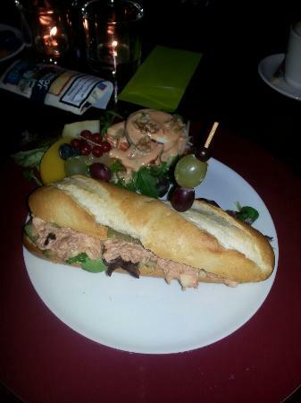 Bruin Cafe de Zonnewijzer